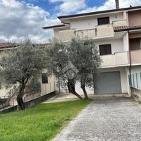 VILLA A SCHIERA A MONTE SAN GIOVANNI CAMPANO