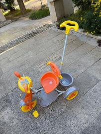 triciclo con comando maniglia per passeggiata