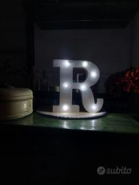 Luci LED decorative a forma di lettera "R"