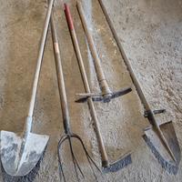 set 5 attrezzi agricoli e da muratore 