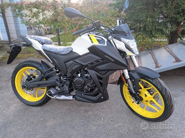 NUOVO NAKED Motron Nomad 125cc A LIQUIDO WHITE
