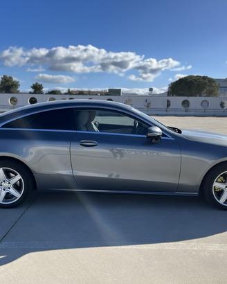 Mercedes-Benz E 220 Coupè 194cv Interno Chiaro