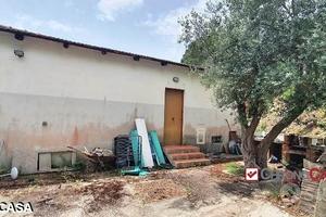 Castanea casa indipendente con terreno rif