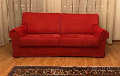 Divano rosso da 3 posti