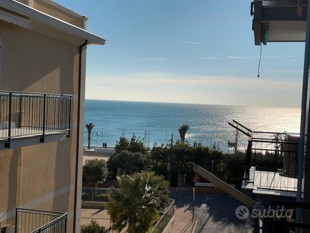 Pietra ligure si propone trilocale con vista mare