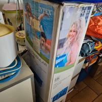 piscina con accessori