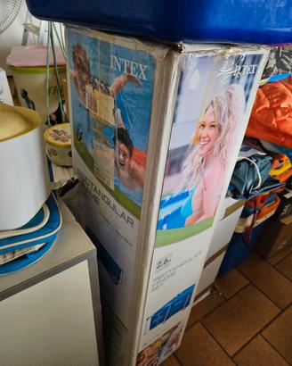 piscina con accessori