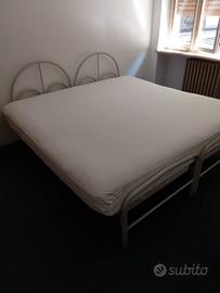 Letto con materasso matrimoniale e 2 reti singole 