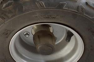 quad 4 cerchi ferro usati + tre mozzi