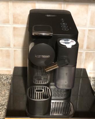 Macchina caffe’ nespresso de longhi lattissima one