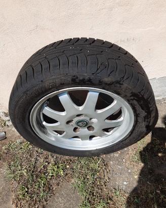 4 ruote cerchi Jaguar originali e gomme 205 55 16R