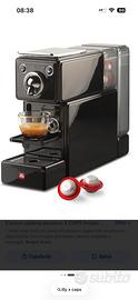 Macchina del caffe illy