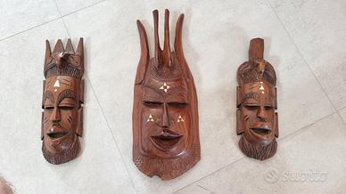 Vecchie Maschere tribali africane in legno