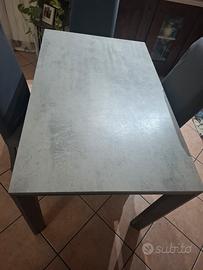   tavolo grigio effetto  cemento 