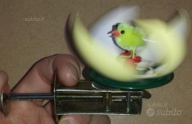 Gioco animato: uovo con pulcino