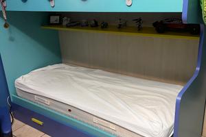 Letto a castello con scala