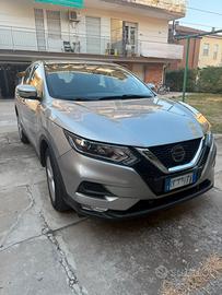 Automobile Nissan Qashqai