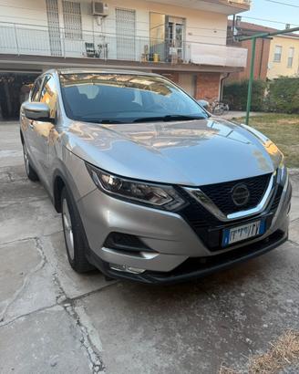 Automobile Nissan Qashqai