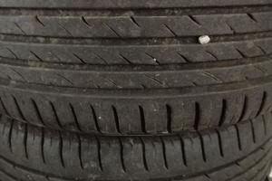 Gomme  nexen 195/75/15