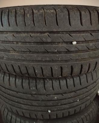 Gomme  nexen 195/75/15