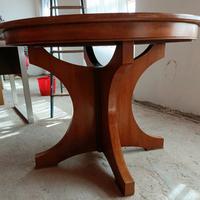 tavolo rotondo in legno