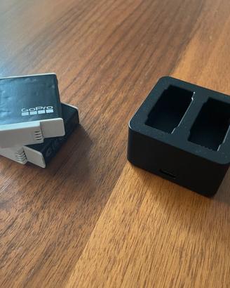 Caricabatterie Doppio MAXCAM + 2 Batterie per GPro