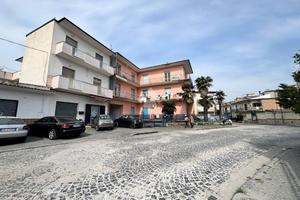 4 LOCALI A AVERSA