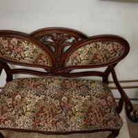 Divanetto e sedie in stile francese