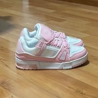 scarpe rosa e bianche