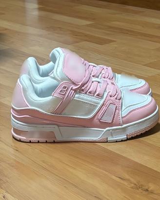 scarpe rosa e bianche