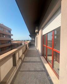 Trilocale arredato in Zona Clinica con due verande