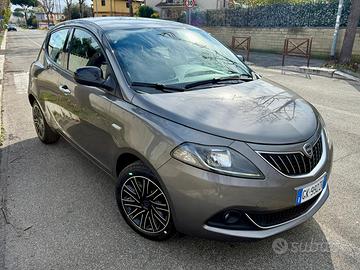 LANCIA YPSILON 1.0 HYBRID GOLD IVA ESPOSTA