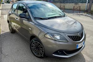 LANCIA YPSILON 1.0 HYBRID GOLD IVA ESPOSTA