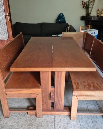 Tavolo in legno massello con 3 panche
