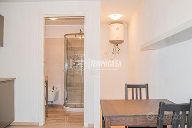 GARAGE CON AMPIO LOCALE ACCESSORIO A DUE PASSI DAL