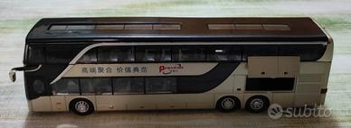 Due modelli autobus + pullman 