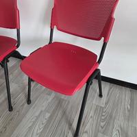 Sedie bianche e nere