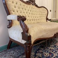 Divano d’epoca stile vittoriano