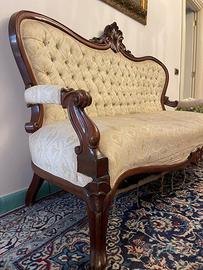 Divano d’epoca stile vittoriano