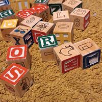gioco legno - cubi letterine  numeri e figure 