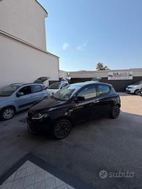 Lancia Ypsilon 1.0 FireFly 5 porte S&S Hybrid Silv
