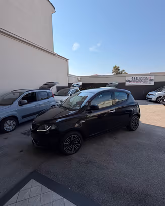 Lancia Ypsilon 1.0 FireFly 5 porte S&S Hybrid Silv