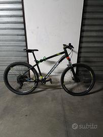 Bicicletta rockrider st 530