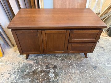 Credenza in legno massello classico fatto a mano