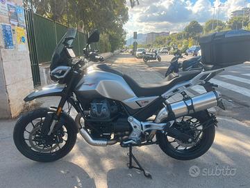 MOTO GUZZI V85 STRADA - PARI AL NUOVO - 900 KM -