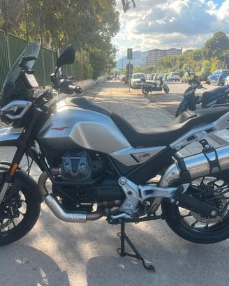 MOTO GUZZI V85 STRADA - PARI AL NUOVO - 900 KM -