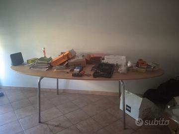 Scrivania ovale da ufficio