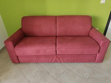 Divano letto nuovo, mai usato.