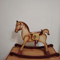 Cavalluccio a dondolo