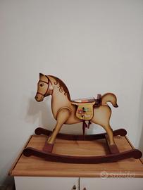 Cavalluccio a dondolo